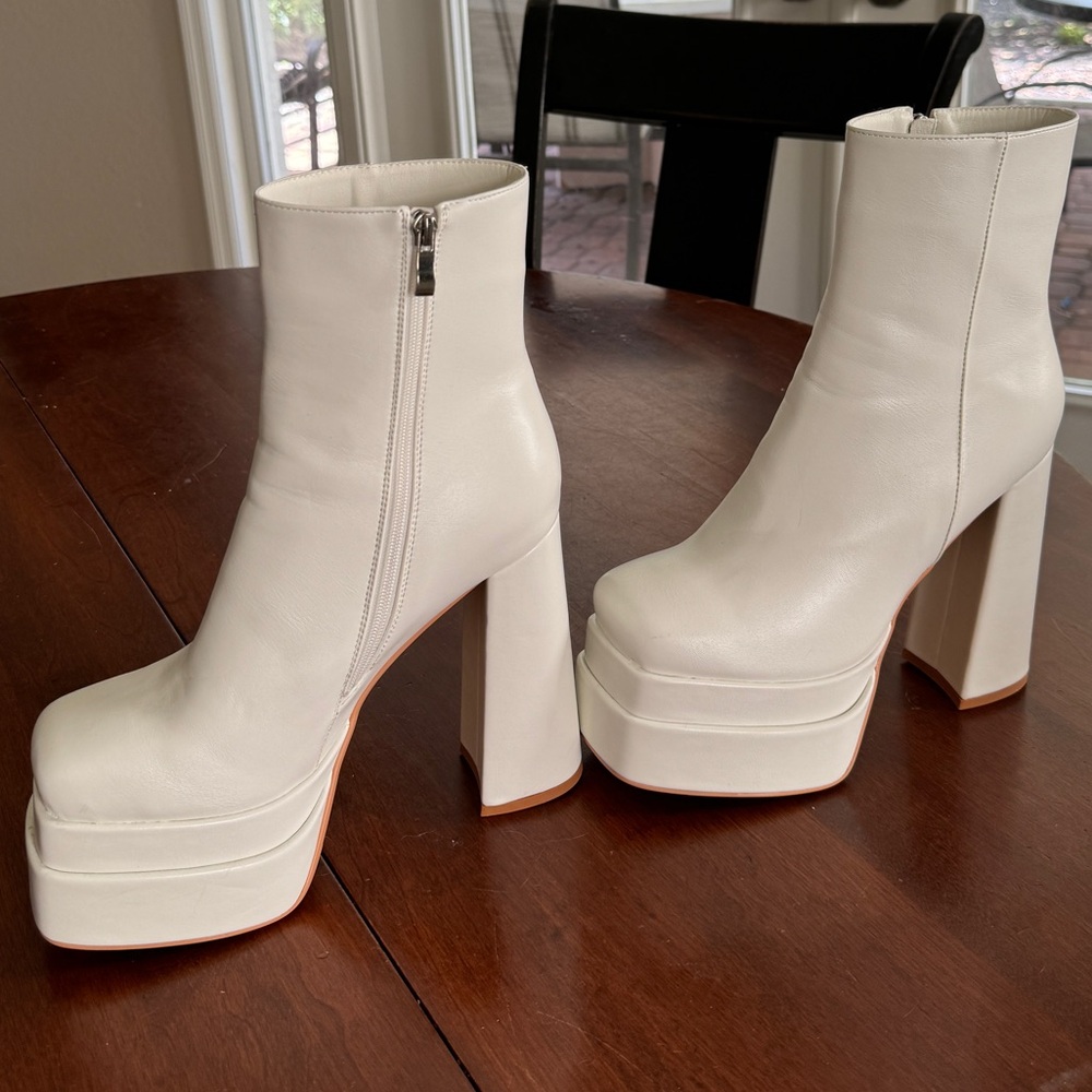 🔥BRAND NEW Trendy White Platform Boots Women's 9.5 Never Worn